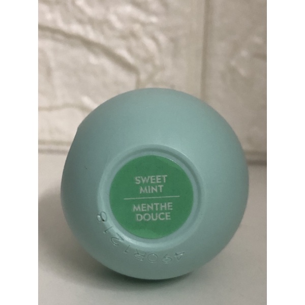 Lip Balm Son trứng dưỡng môi tự nhiên EOS 3 mùi - Mùi táo mật, sương muối dưa hấu, dâu đen. giá 1 trứng