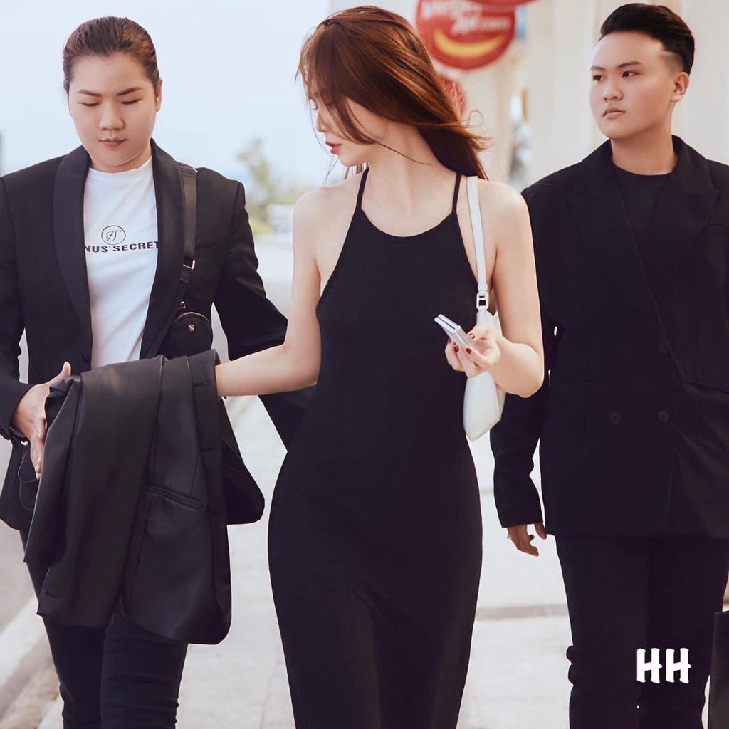 Đầm Body Cổ Yếm Dáng Xòe Form Dài Qua Gối