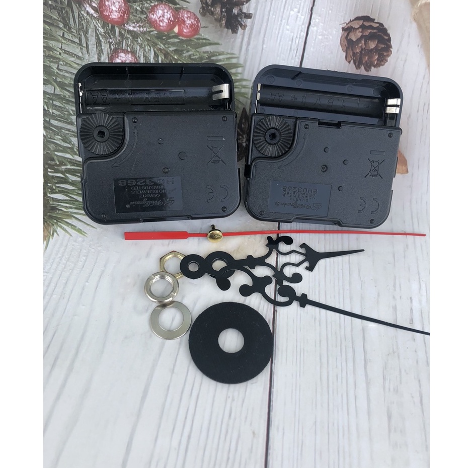 Máy treo tường HQ loại tốt có kèm bộ kim đồng hồ