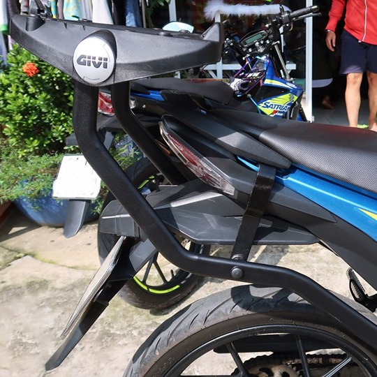 Baga Givi HRV Raider 150 Fi chính hãng cho xe chịu lực cao bao gồm đế gắn thùng