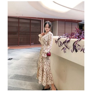 Đầm hoa xòe cổ yếm
