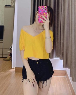 Áo thun croptop cổ tim form rộng