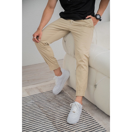 Quần kaki jogger nam TORANO, form chuẩn, bên màu, can bổ DABK081