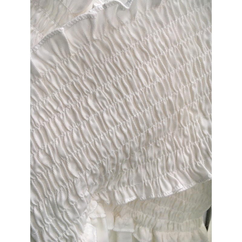 Đầm Bẹt vai xoè tay bồng