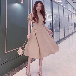 Đầm xoè màu kem xếp li eo 2 màu