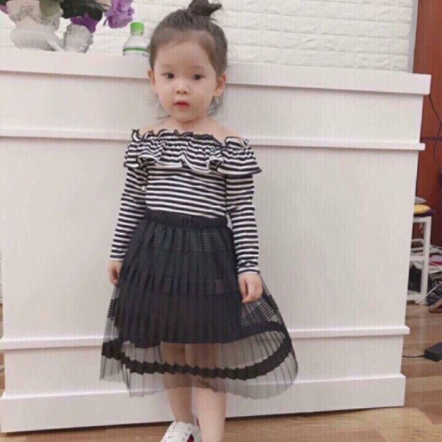 Áo trễ vai bé gái