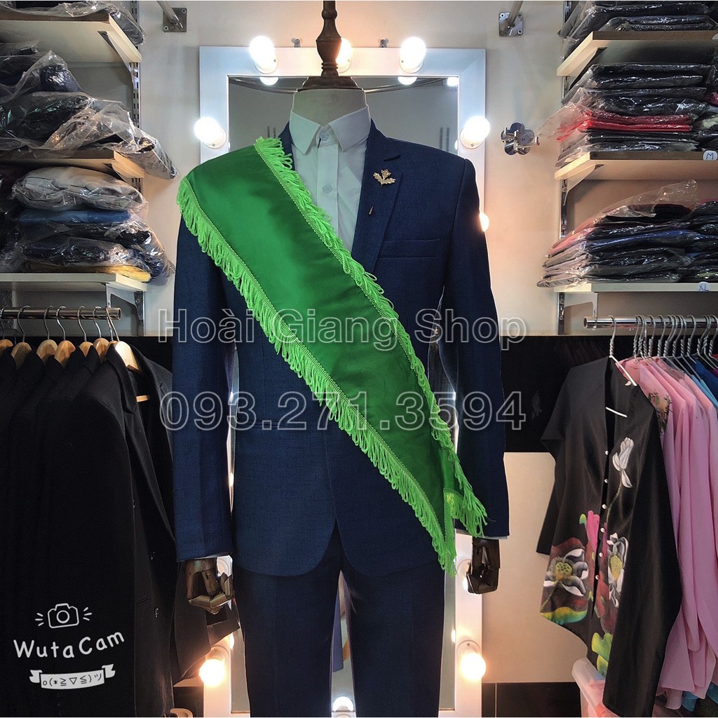 May băng đeo chéo trơn có tua rua giống kiểu băng chéo Hoa Hậu.