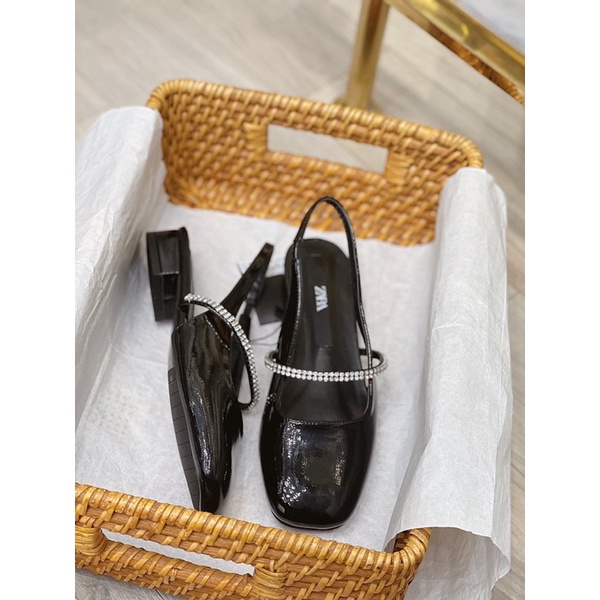 Xăng đan 2p bít mũi da bóng quai đá mềm êm Nguyên hộp hãng cao cấp