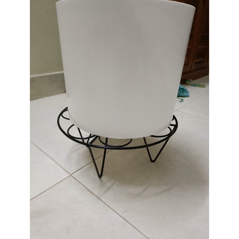 Đôn sắt đặc kê chậu cây, bình nước cực xinh