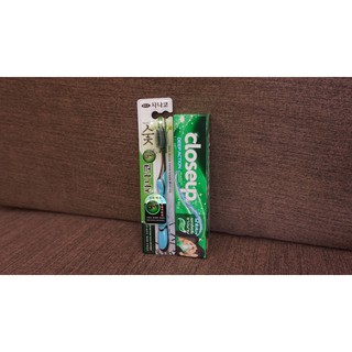 Combo bàn chải than tre Hàn Quốc + kem đánh răng Closeup