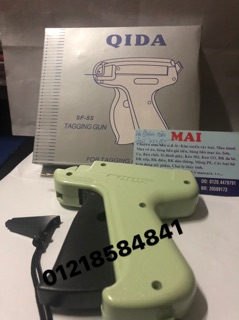 Súng gắn mác áo màu xám