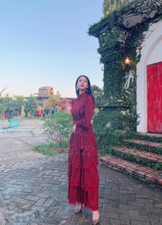 Váy đỏ bánh bèo