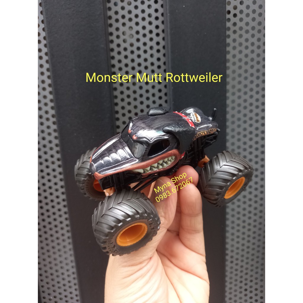 Xe địa hình Monster Jam - Monster Mutt Rottweiler