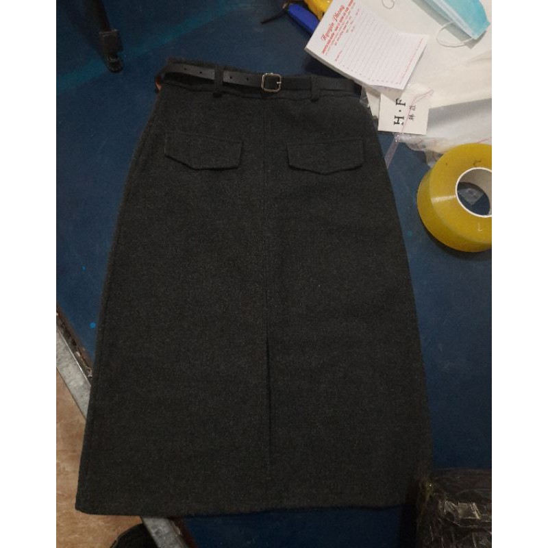 chân váy dạ xù xẻ trước | BigBuy360 - bigbuy360.vn