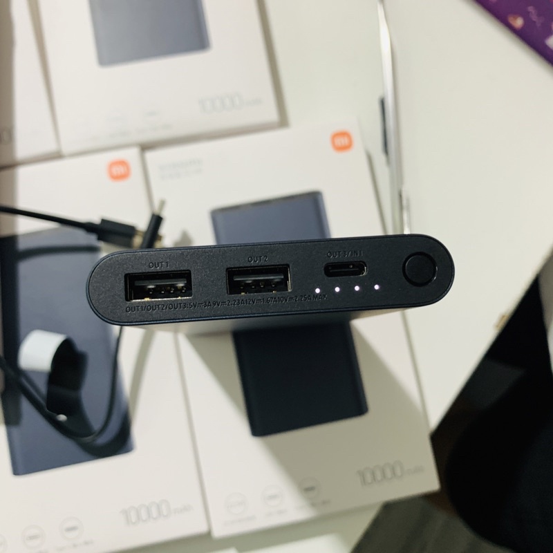 Pin sach dự phòng Xiaomi 10.000mAh vỏ kim loại Hỗ trợ sạc 2A 3 cổng ra output Titan