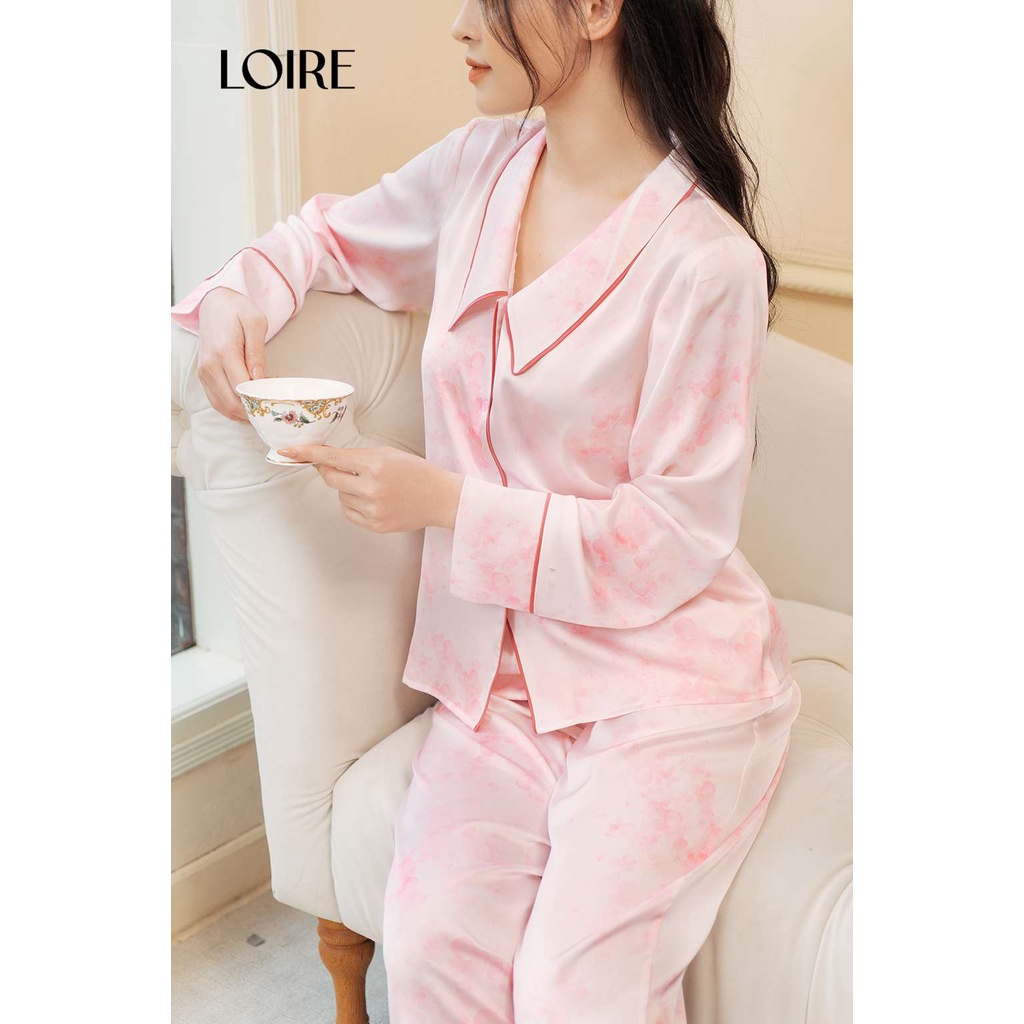 [Mã FAMARAL2 giảm 10K đơn từ 50K] Bộ Đồ Ngủ Lụa Họa Tiết Hoa Màu Nước Pastel Loirechic LPD09 (Áo dài &amp; Quần dài)