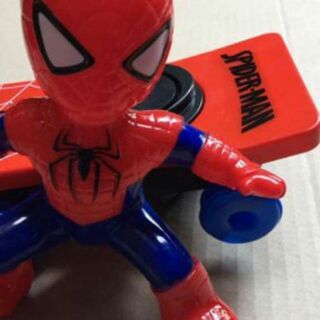 Người nhện trượt ván