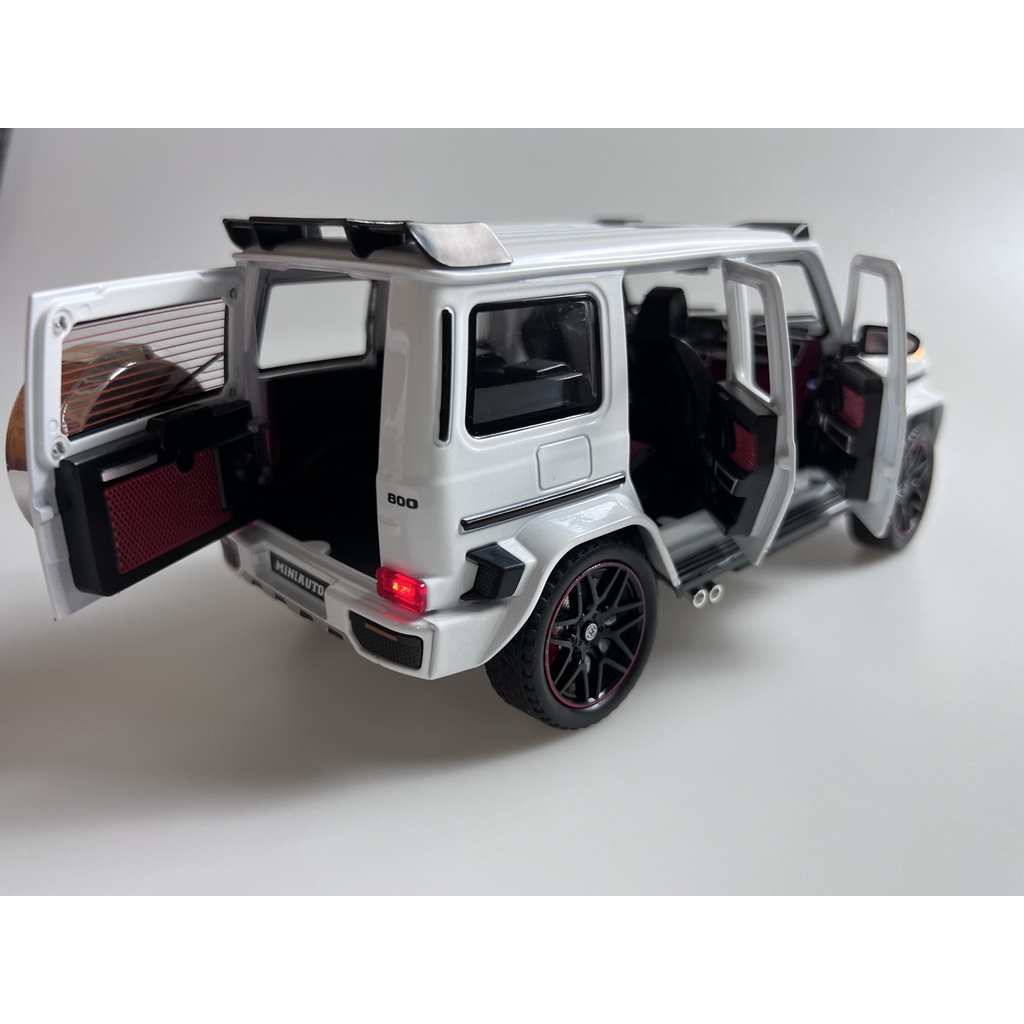 Xe mô hình Mercedes-Benz Brabus G800 tỉ lệ 1:24