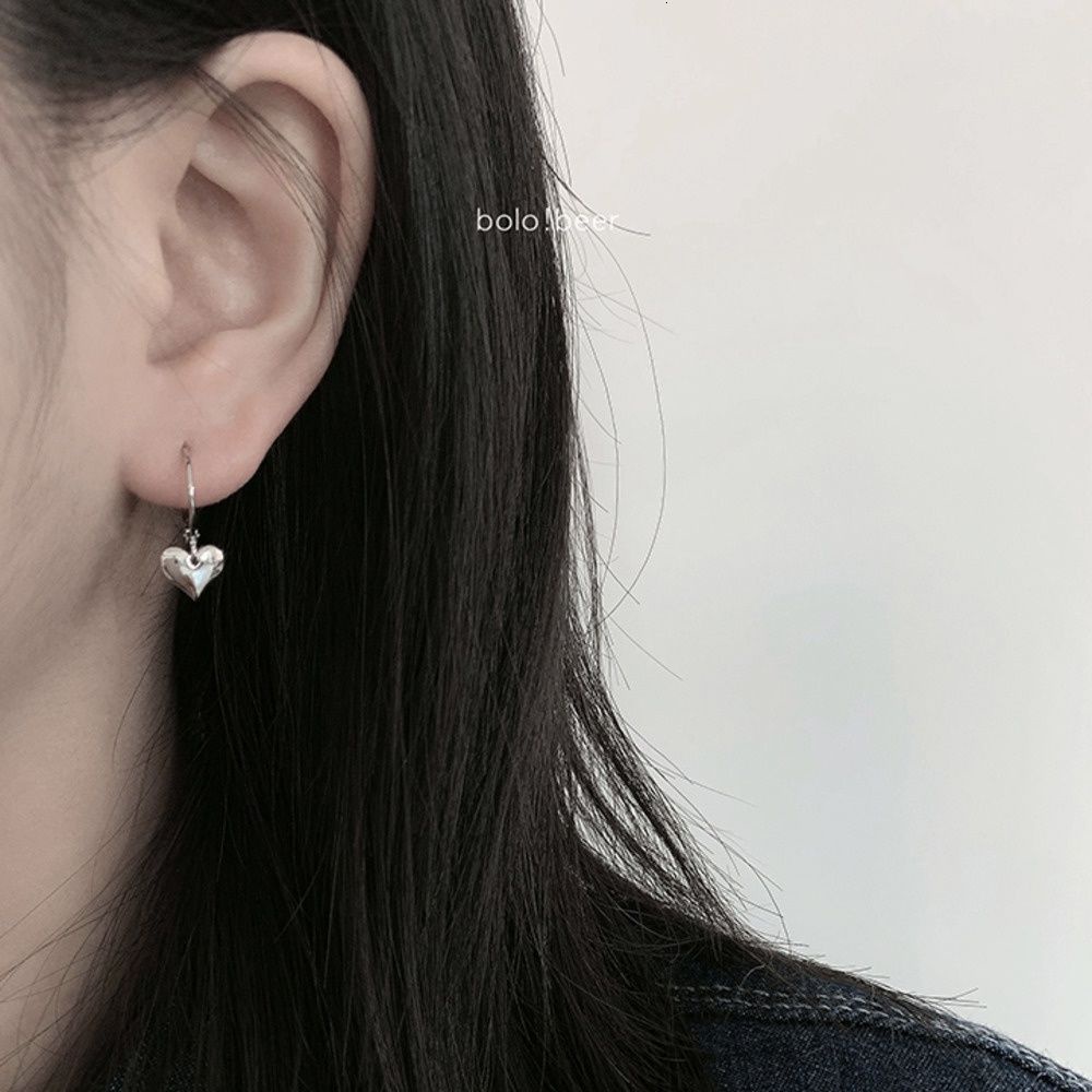Khuyên tai hình trái tim phong cách Hàn Quốc