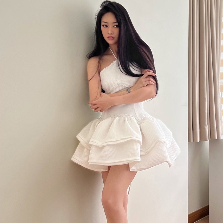 Đầm đi dự tiệc cưới dáng xòe thiết kế cổ yếm, hở lưng sang chảnh