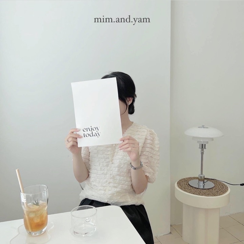 Áo tơ dập viền ren
