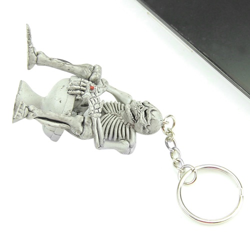 Móc chìa khóa hình bộ xương ngồi toilet độc đáo sáng tạo