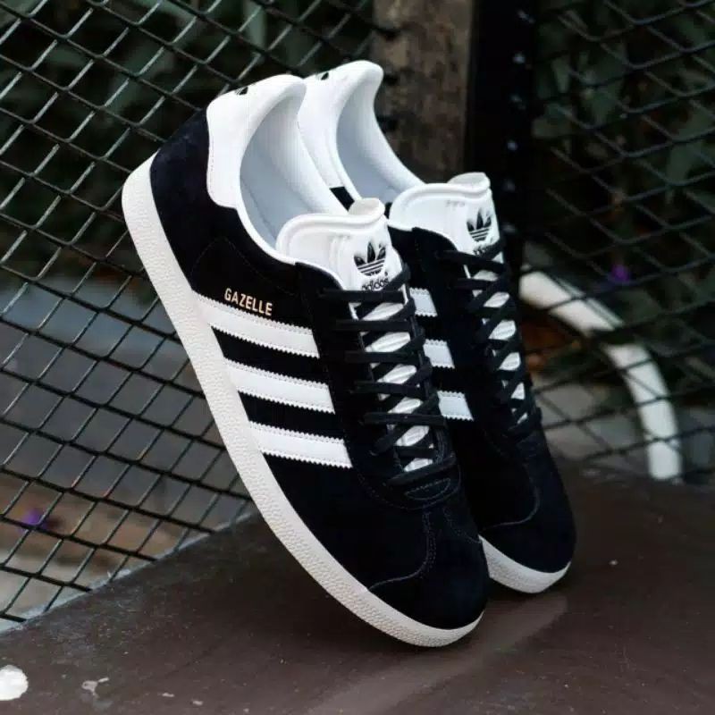 Giày Thể Thao Adidas Gazelle Phối Màu Đen Trắng Cá Tính