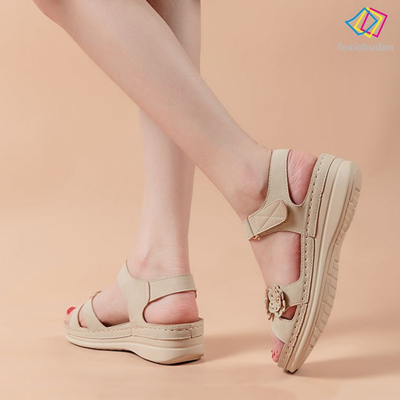 Giày Sandal Nữ Đế Xuồng Họa Tiết Hoa Chất Liệu Da Pu