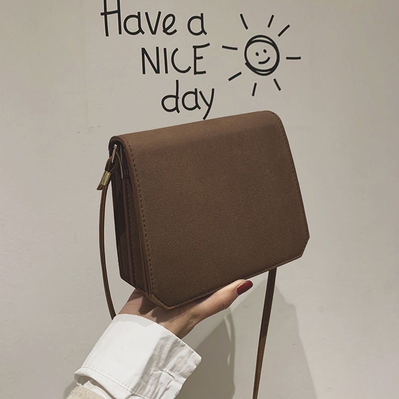 Túi đeo chéo nữ nữ da lỳ phong cách hiện đại Pháp thời trang xuân hè 2023