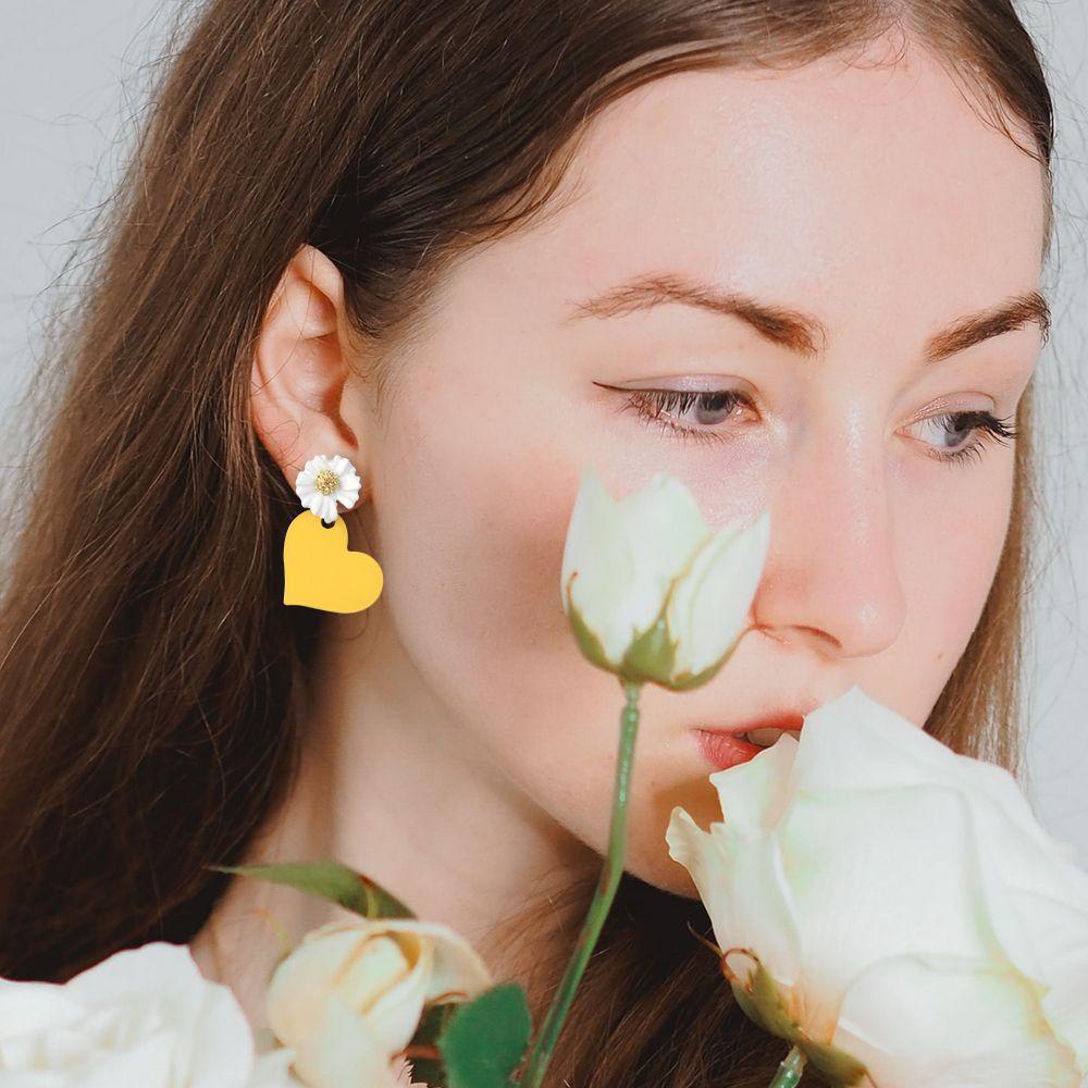 Bông Tai Hình Hoa Cúc Xinh Xắn Dành Cho Nữ