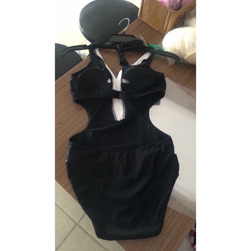 Bikini 1 mảnh body cắt eo trắng đen | BigBuy360 - bigbuy360.vn
