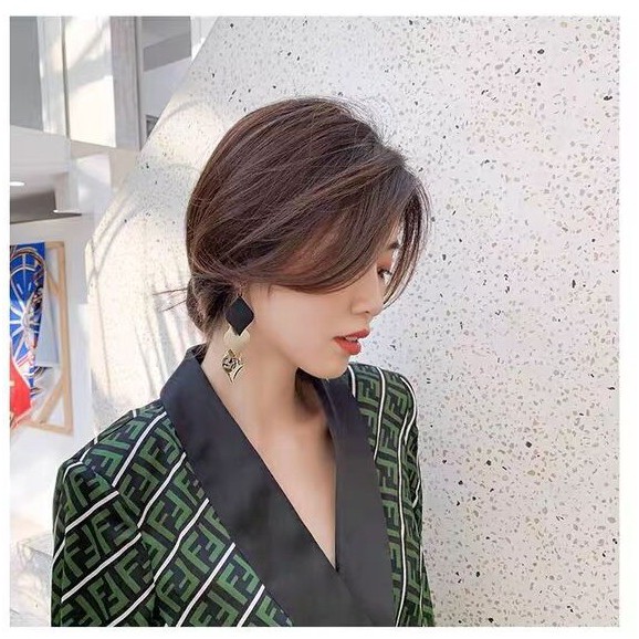 Khuyên tai rủ tông vàng sang trọng