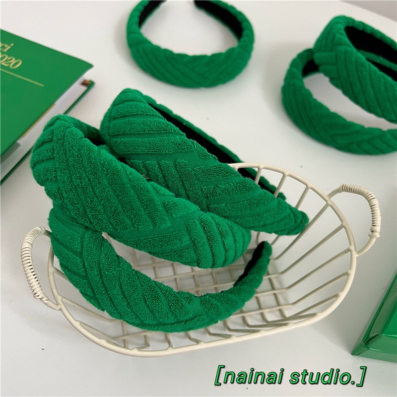 Băng đô lông màu xanh lá cây kết cấu