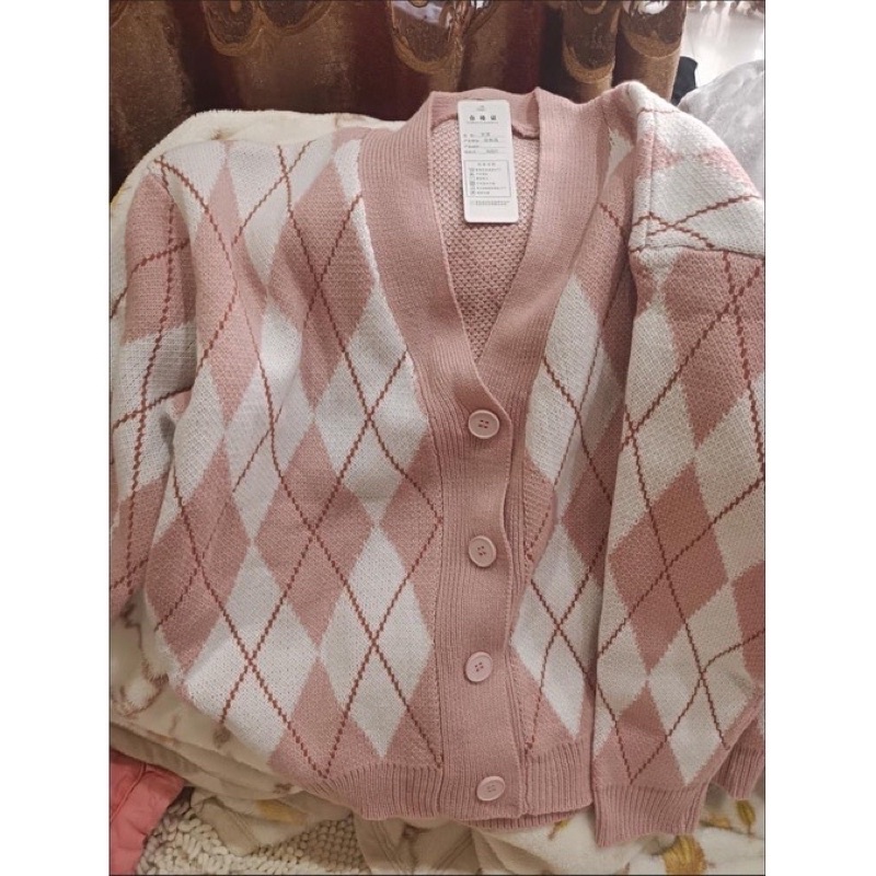 [SẴN] Áo Cadigan len hàng Quảng Châu dày dặn ô quả trám màu Hồng sữa siêu yêu - ảnh cuối thật | BigBuy360 - bigbuy360.vn