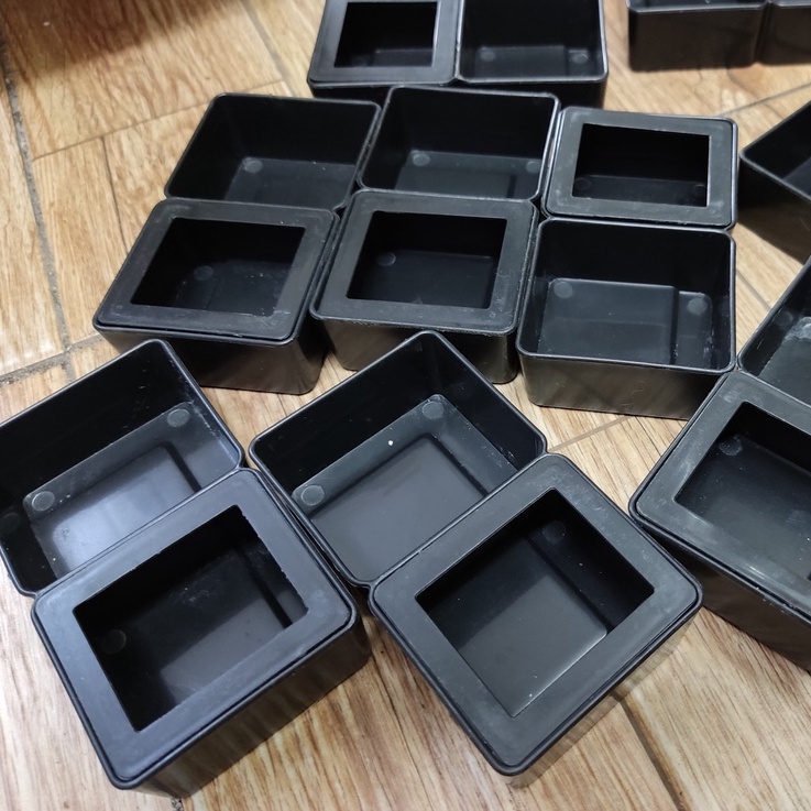 Chén 2 ngăn đựng thức ăn, canxi ,nước uống cho bò sát màu đen