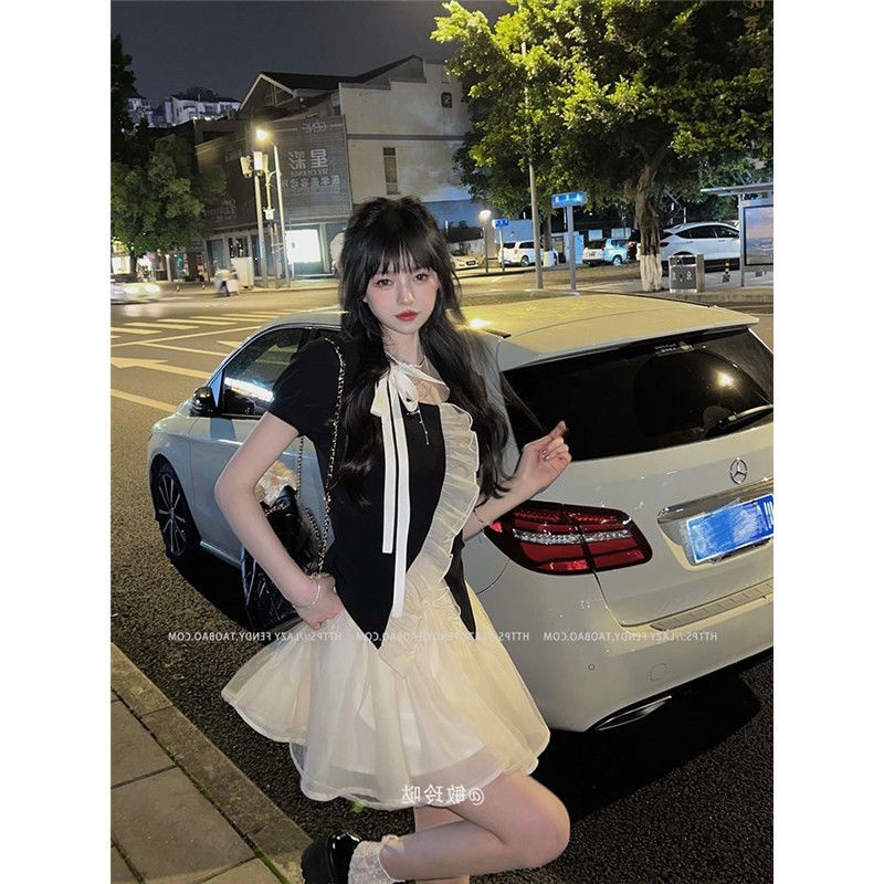 French low-key daughter designer in summer, young lady's temperament shows thin coat, dream high-waist gauze dress, two sets of women.