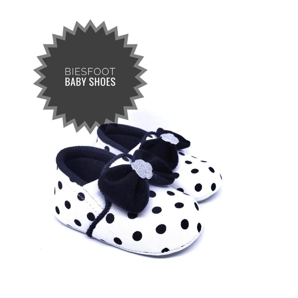 ..... Giày Chống Trượt Màu Trắng Đen Cho Bé 0s / D12 Tháng / PREWALKER / SLIP ON
