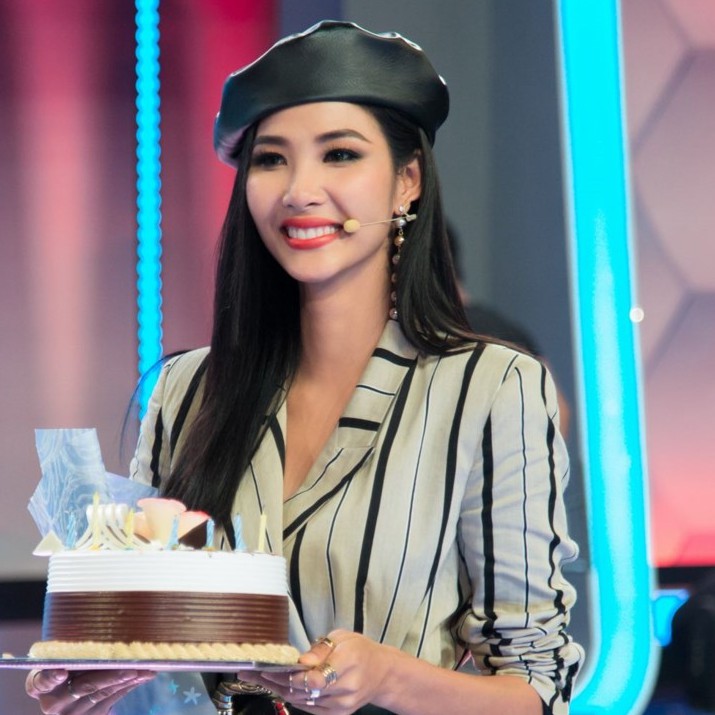 Mũ nồi nón beret da Hoàng Thuỳ trong Người Bí Ẩn