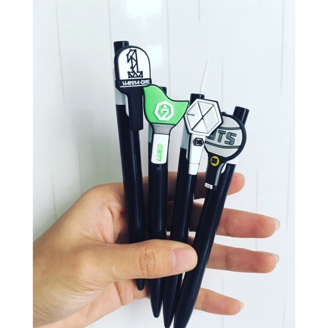 Bút bi logo bts