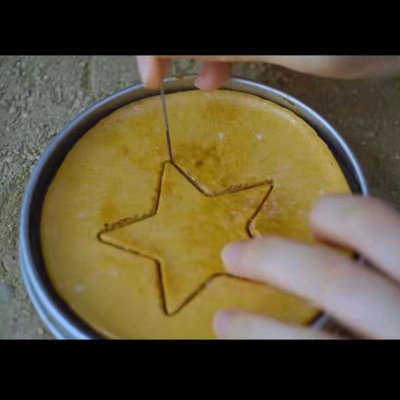 Korean drama squid game with Li Zhengzai umbrella shaped Ponkan sugar triangle round star mold box needle set