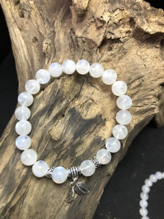 Vòng tay đá mặt trăng mix charm bạc