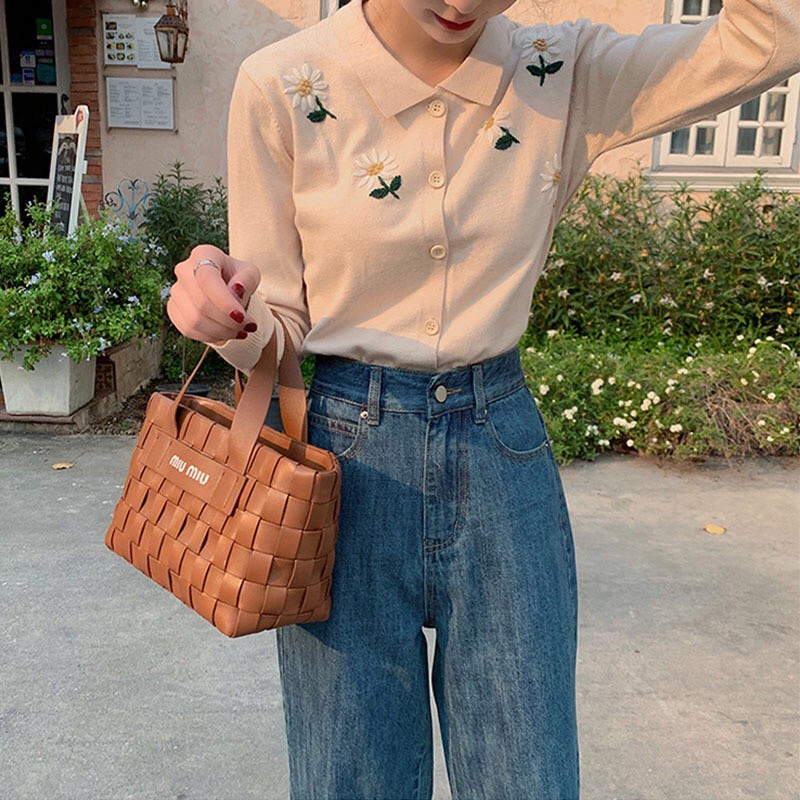 Áo khoác len Cardigan dáng rộng in hình hoa cúc | BigBuy360 - bigbuy360.vn