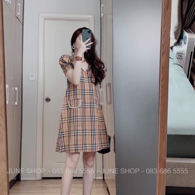 Váy bầu kẻ butberi cổ V
