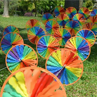 Chong chóng cầu vồng trang trí sân vườn