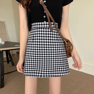 Chân váy kẻ caro dáng ngắn