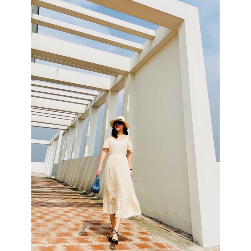 Đầm maxi trễ vai ren