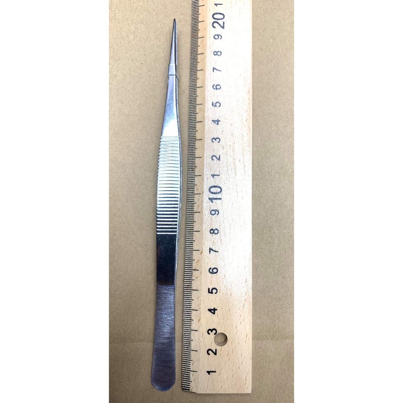 1 nhíp dài 20cm bằng thép không gỉ.