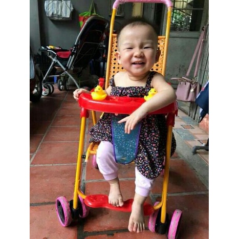 Xe đẩy mây gấp gọn cho bé