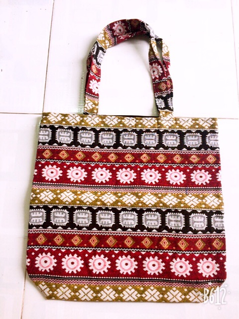 Túi thổ Cẩm đeo vuông trung