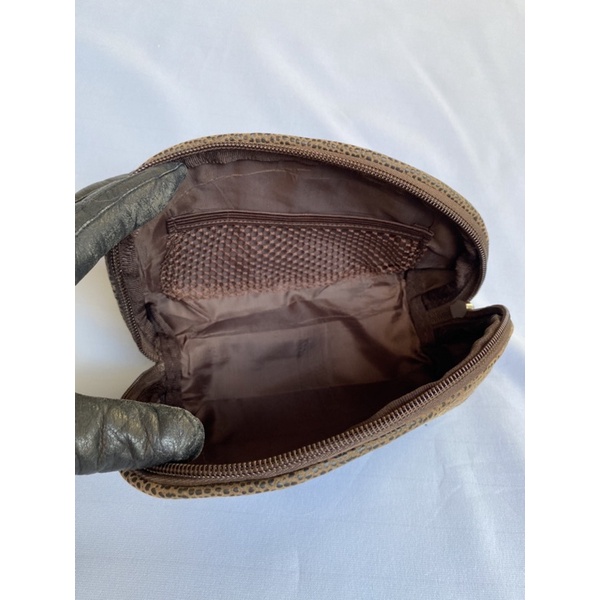 Túi ví chuẩn si. Túi ví qua sử dụng. Khách vui lòng xem hình nếu muốn biết thêm thông tin sản phẩm mời khách vô chat nhé